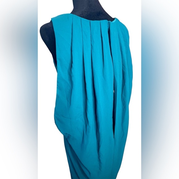 NWT Vince Camuto sleeveless teal dress. Pleated cape back. wrap sash belt. 2 - Picture 9 of 16